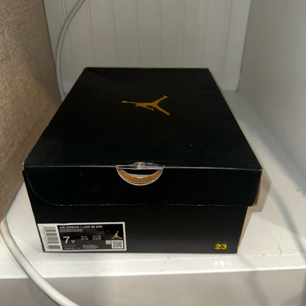 Air Jordan 1 Low SE | Industrial blue | GS size 7 | Womens 8.5 - Picture 8 of 9